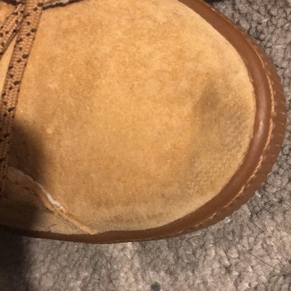Puma sneakers rarely worn light scuff in the front - Picture 4 of 5